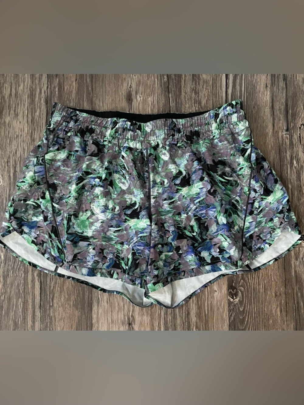 Lululemon Track That Mid-Rise 5” Shorts Rapid Flourish Multi Size 18 Lined